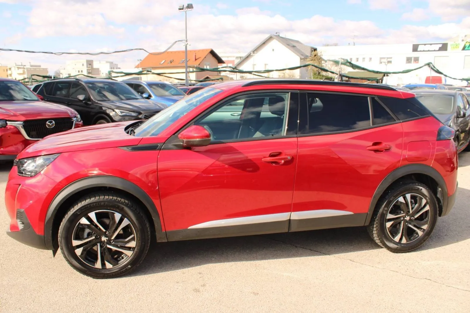 peugeot 2008 1.2 puretech allure automatik - slika 8