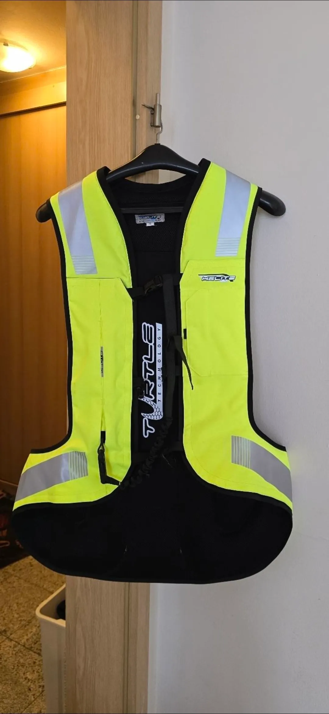 helite turtle 2.0 zaštitni prsluk s zračnim jastukom za motocikliste - slika 2
