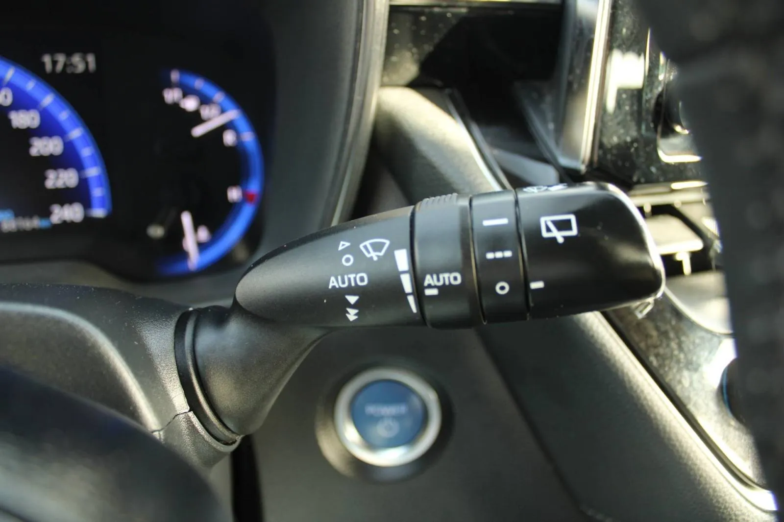 toyota corolla 1.8 hybrid automatik *led, kamera* - slika 20