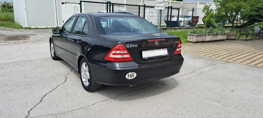 mercedes-benz c-klasa 220 cdi automatik + registriran do 01./2026. - slika 3