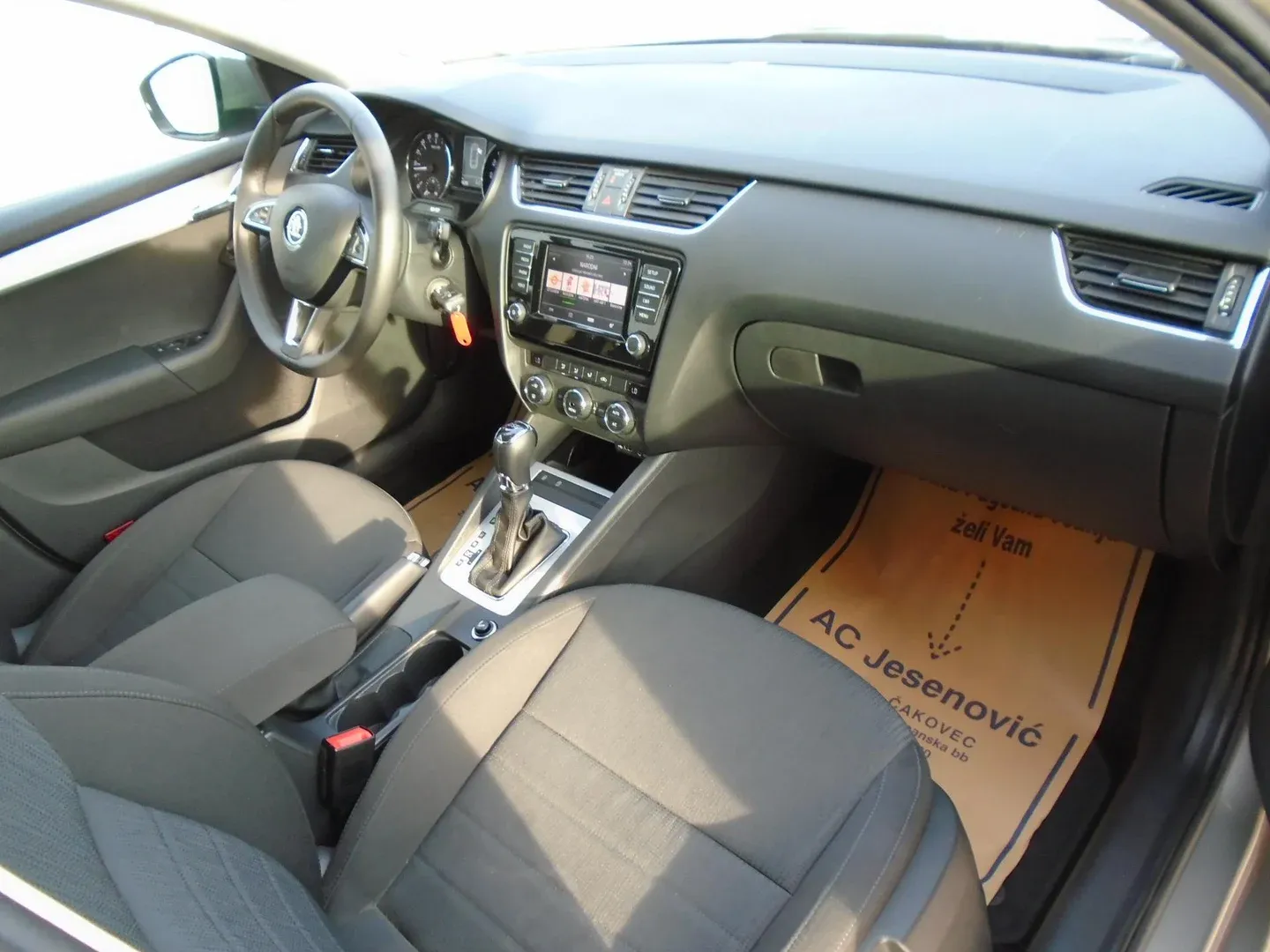 03202 škoda octavia combi style 1.6 tdi dsg - slika 9