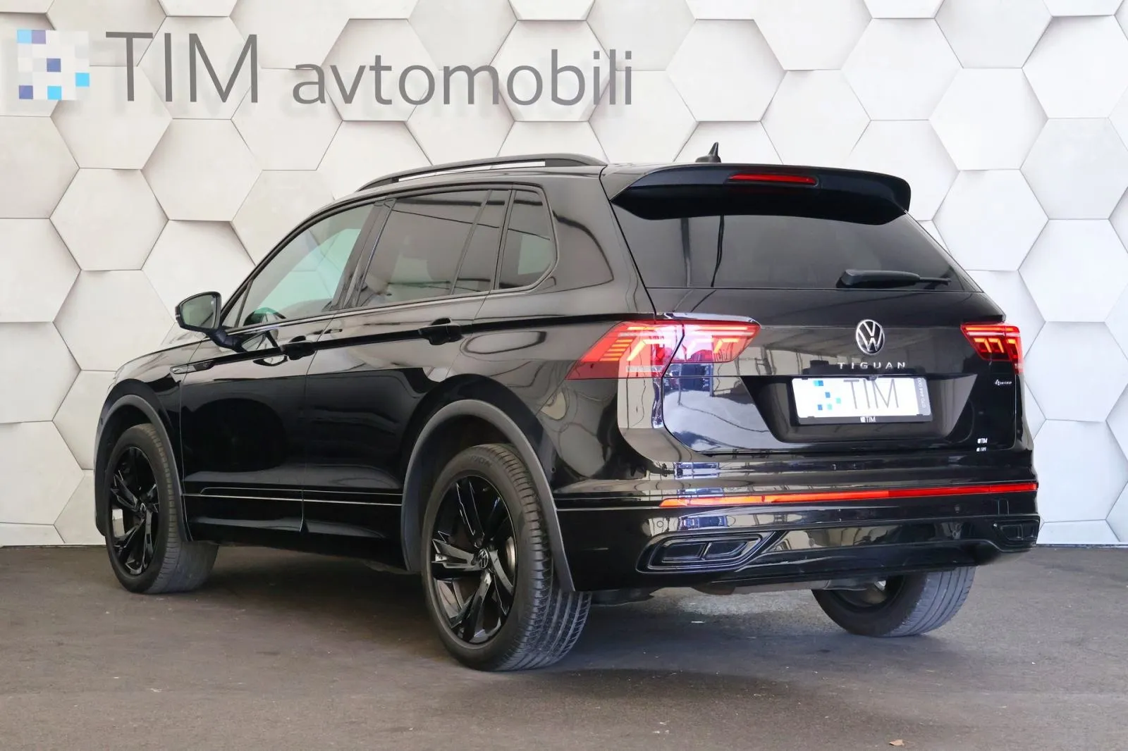 volkswagen tiguan 2.0tdi 4-motion dsg r-line 200km virtual kamera - slika 4