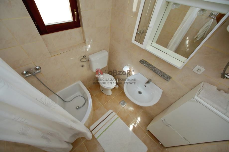 bibinje-apartmanska kuća- drugi red od mora - slika 12