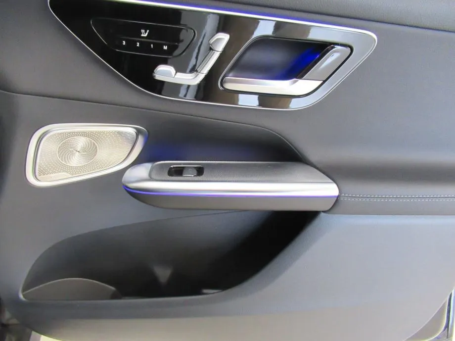 mercedes-benz glc 300 de 4m avantgarde panorama/head-up/burmester/360° - slika 11