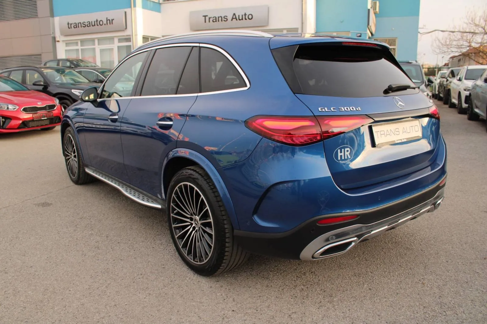 mercedes-benz glc 300d 4matic amg *digital light, navigacija, kamera* - slika 7