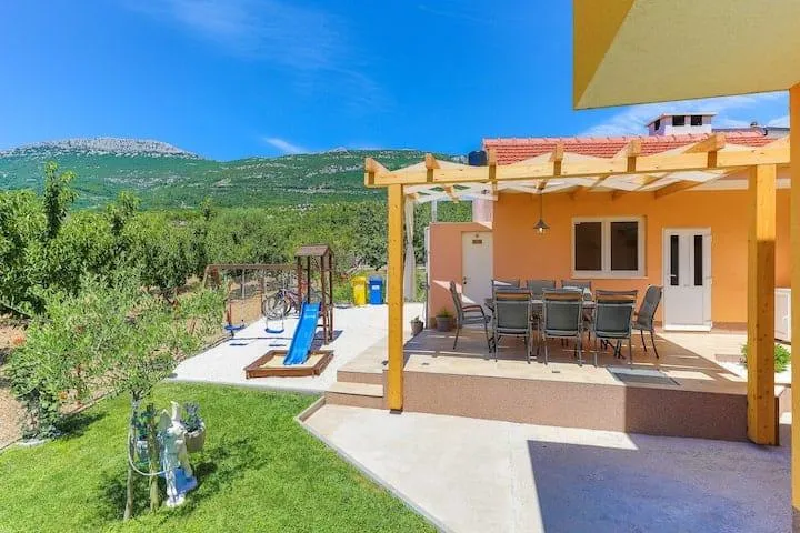 kuća s bazenom kaštel lukšić, 260.00 m2 (prodaja) - slika 2