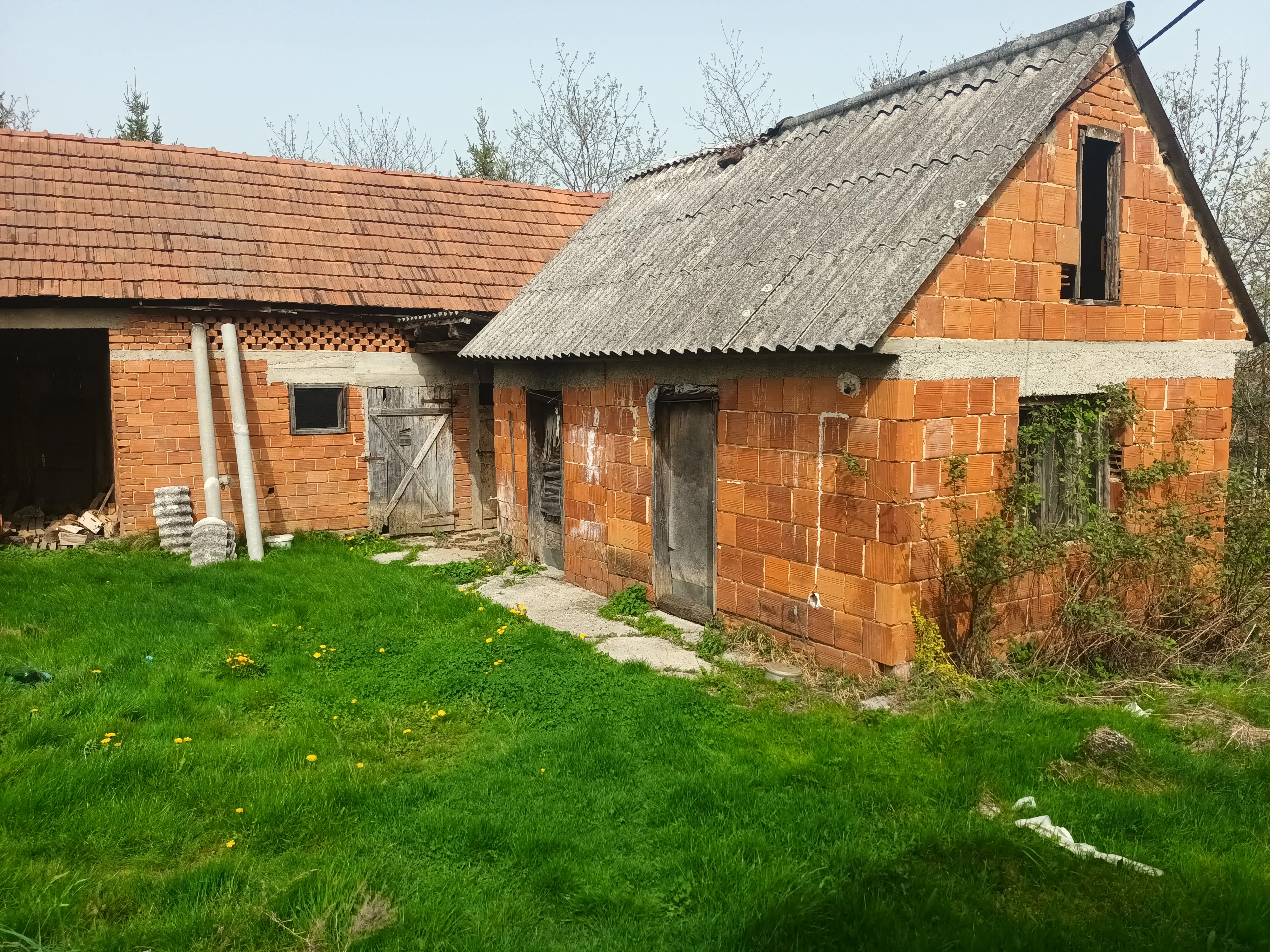 prodaje se kuća za renoviranje s okućnicom i gospodarskim zgradama - slika 10