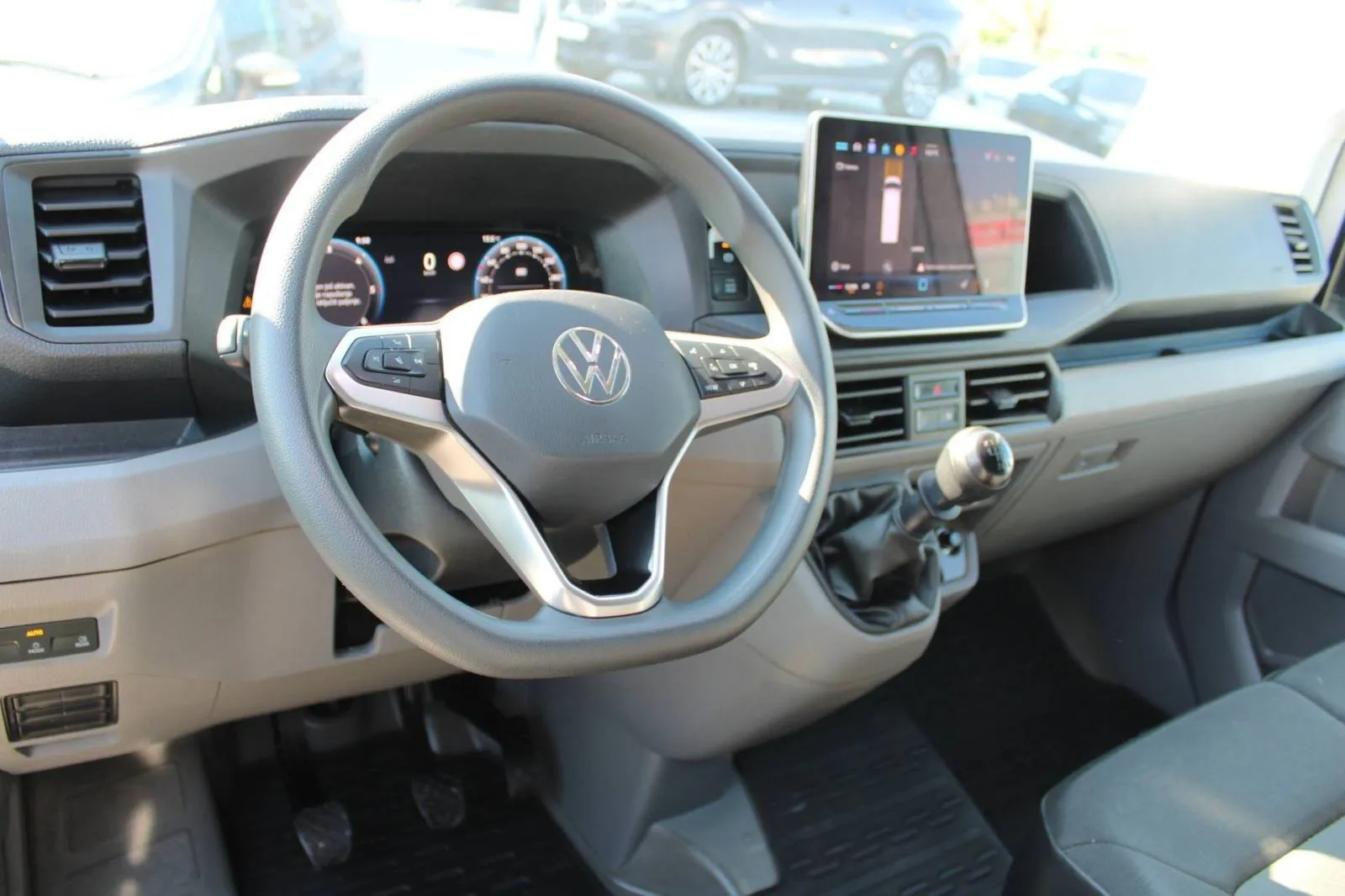 vw crafter 2.0 tdi l3h3 140ks *kamera*, 2024 god. - slika 8