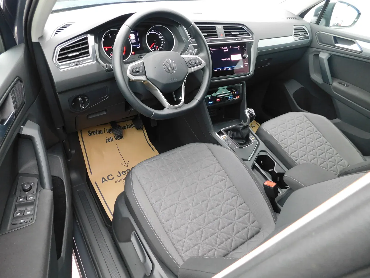 10190 volkswagen tiguan 2.0 tdi life - slika 9