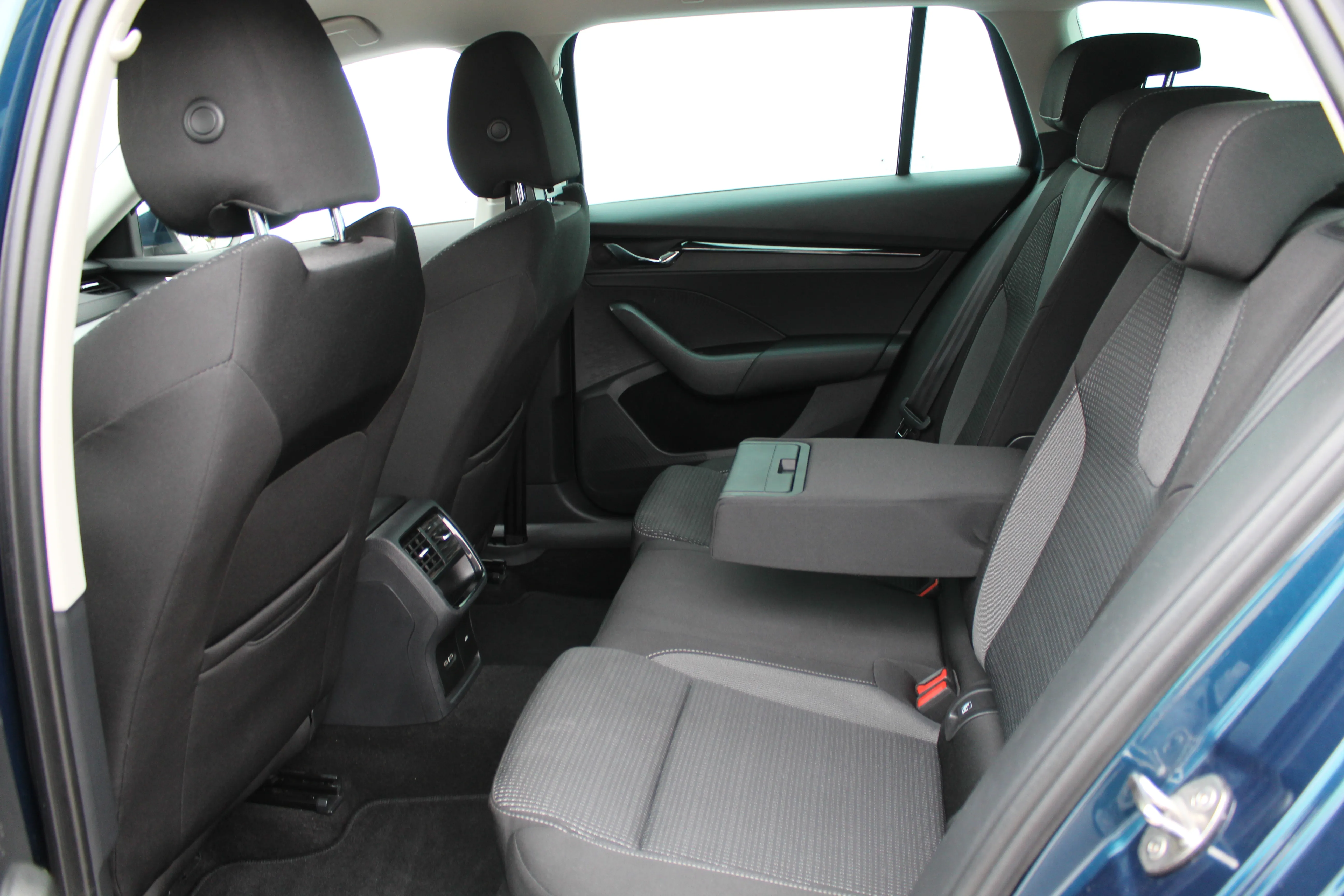 13065 škoda octavia combi active 1.0 tsi dsg - slika 10