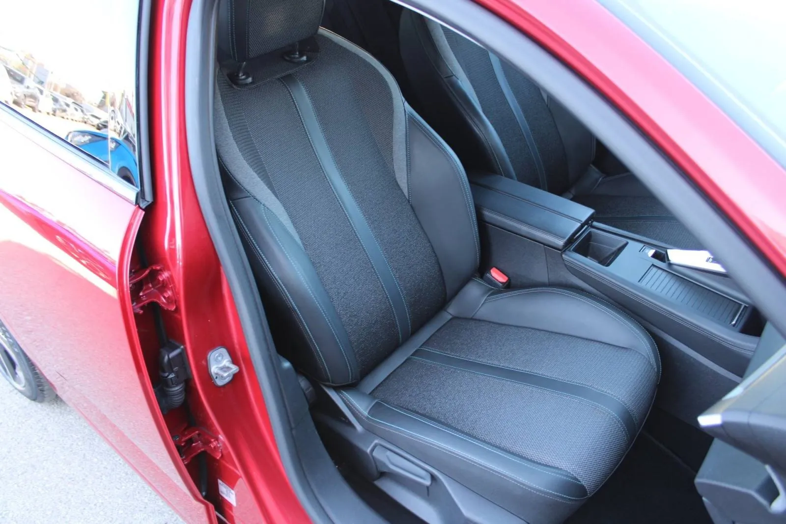 peugeot 308 1.2 puretech automatik allure *led, navigacija, kamera* - slika 12
