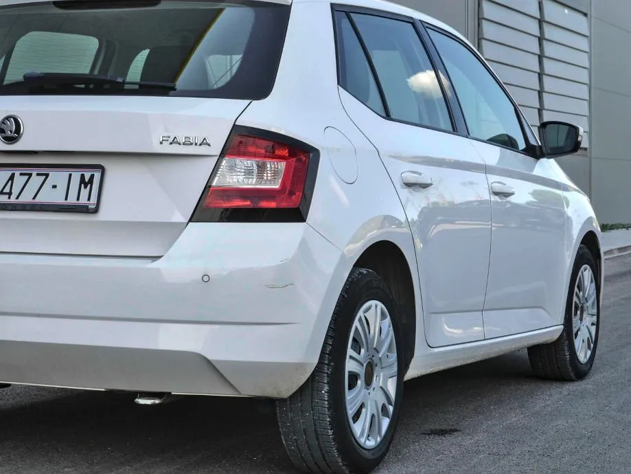 škoda fabia 1.4 tdi | registriran do 08/2026 - slika 9