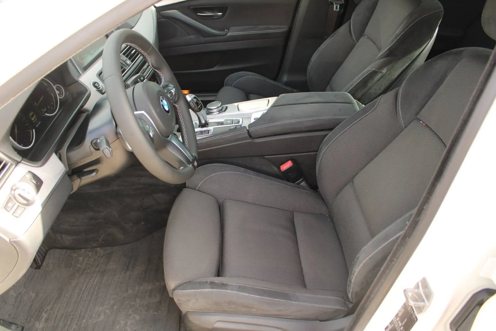 bmw serija 5 520d automatik m-paket *navigacija* - slika 9