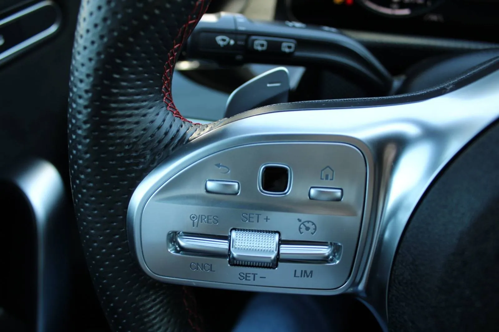 mercedes-benz klasa a 180d automatik amg *led, navigacija, kamera* - slika 16