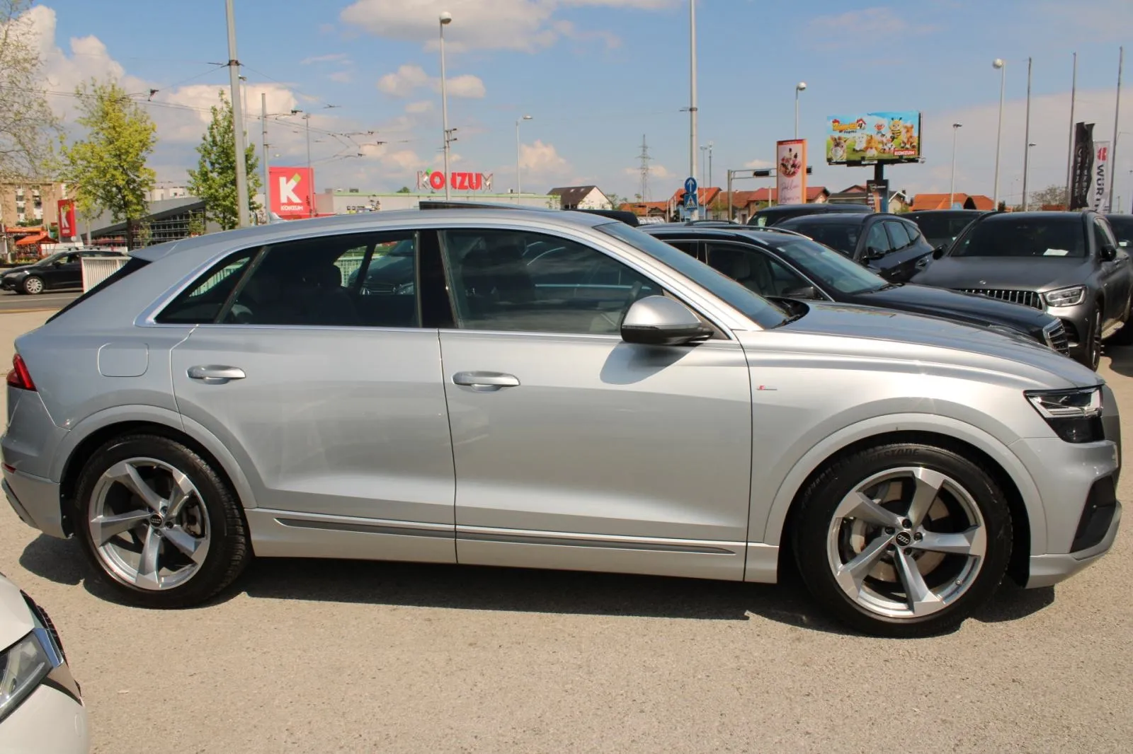 audi q8 55 tfsi quattro s-line *panorama,led,navigacija,kamera* - slika 4