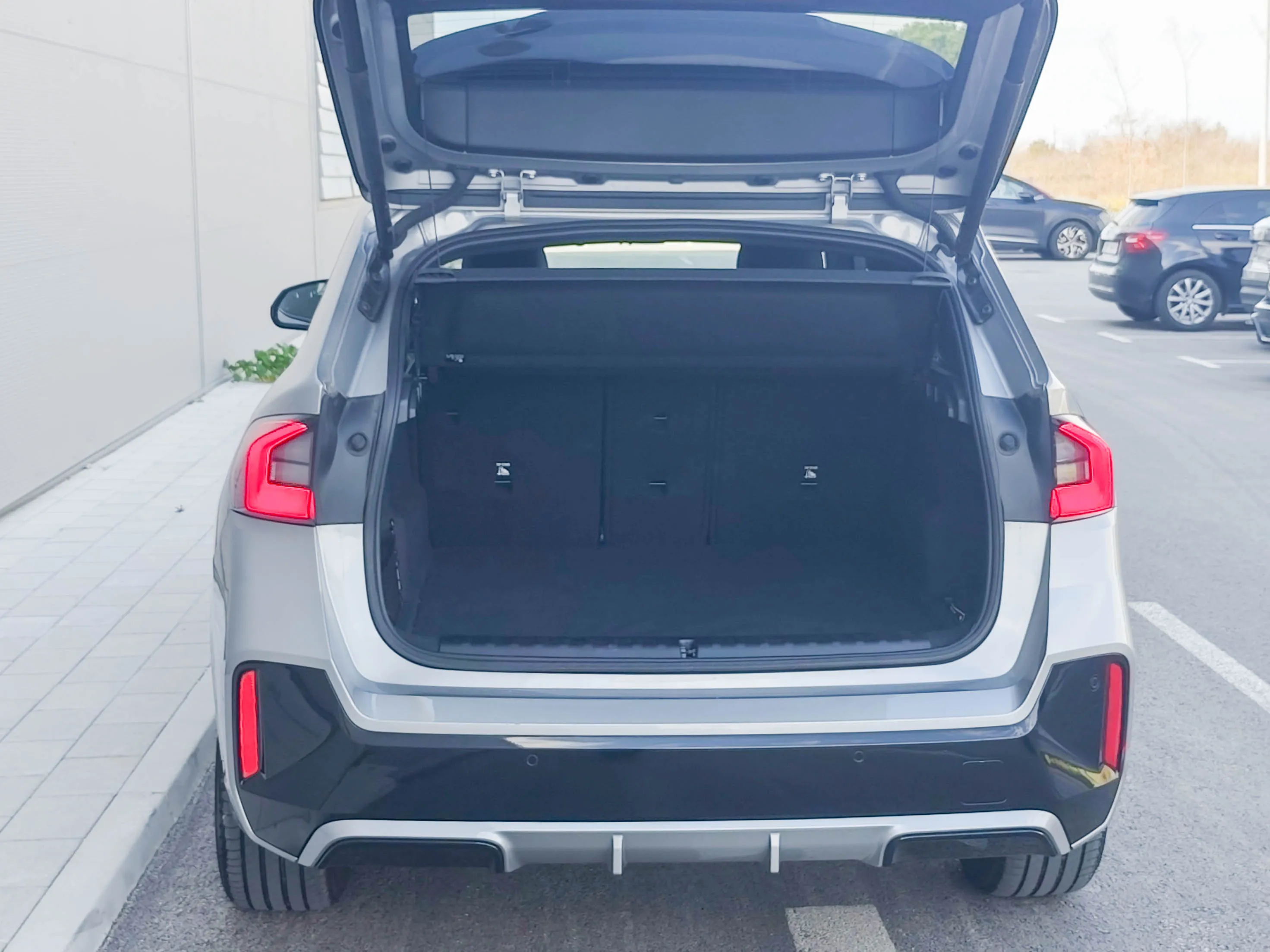 bmw x1 xdrive23i m paket |head up |kuka |18''alu |driving assist pro - slika 17