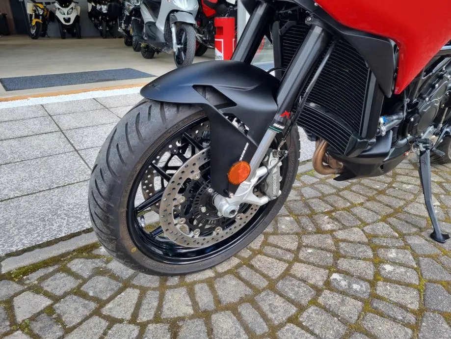 mv agusta turismo veloce rosso abs tcs, s garancijom, 2023 god. - slika 11