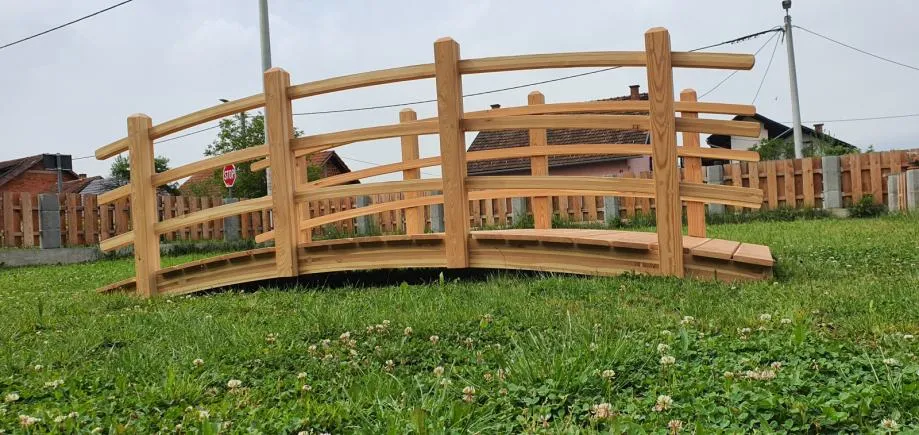 dekorativni drveni mostić – praktična elegancija - slika 6
