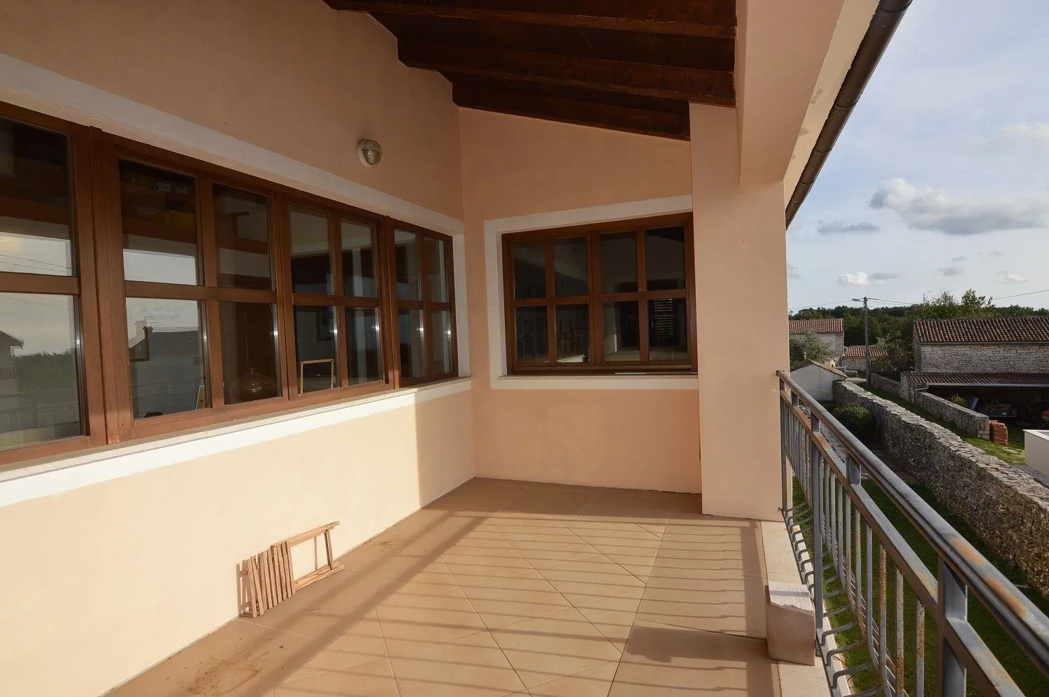 sveti lovreč- kuća na prodaji sa ogromnim bazenom (prodaja) - slika 2