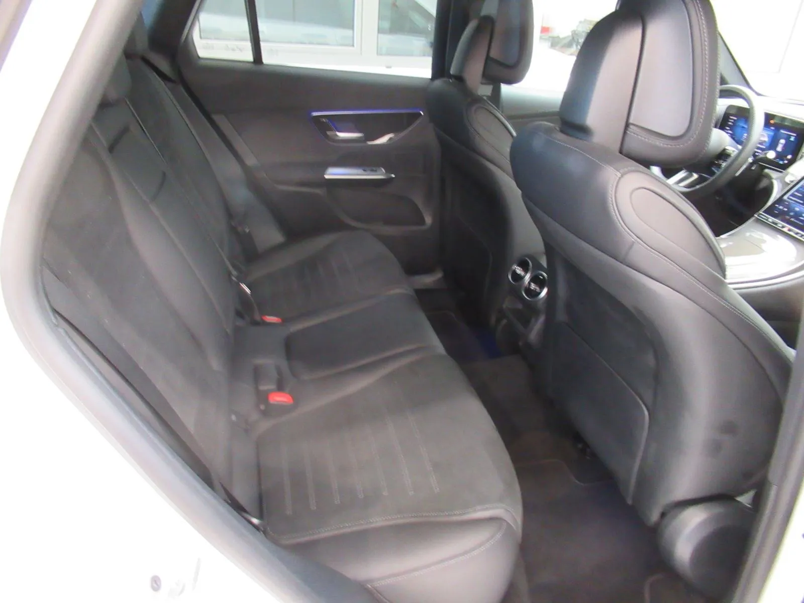 mercedes-benz glc 220 d 4m amg line - slika 12
