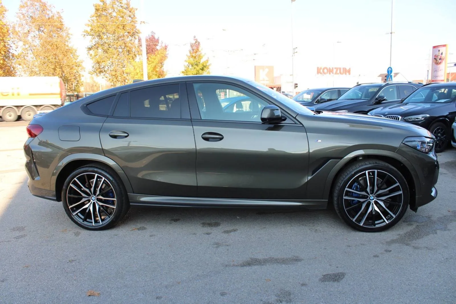 bmw x6 40d xdrive automatik m-paket *panorama, harman kardon, laser* - slika 4