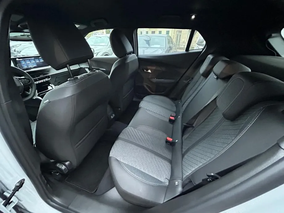 peugeot 2008 allure puretech 100 - slika 12