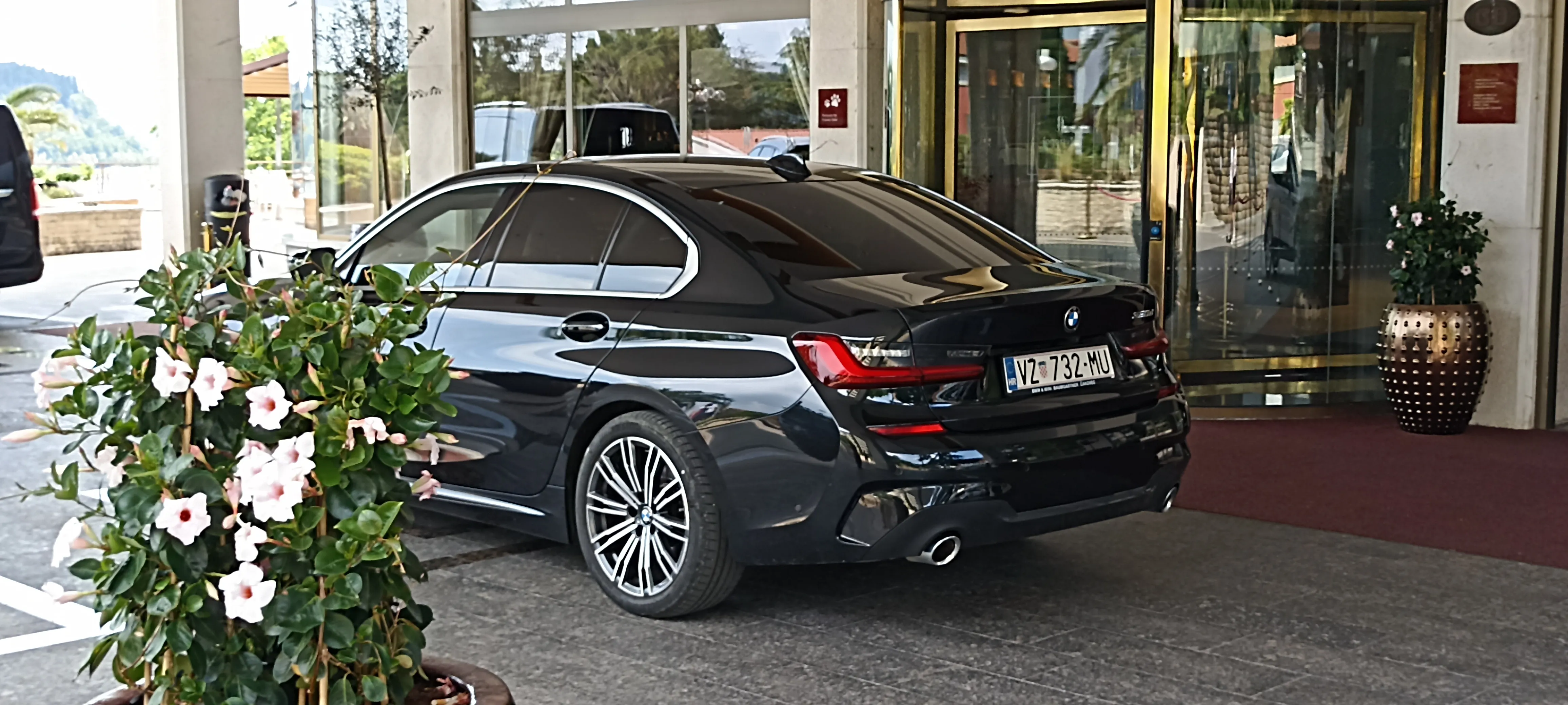 bmw 320d, m-paket, 09. mj. 2021. god. u tvorničkoj garanciji - slika 2