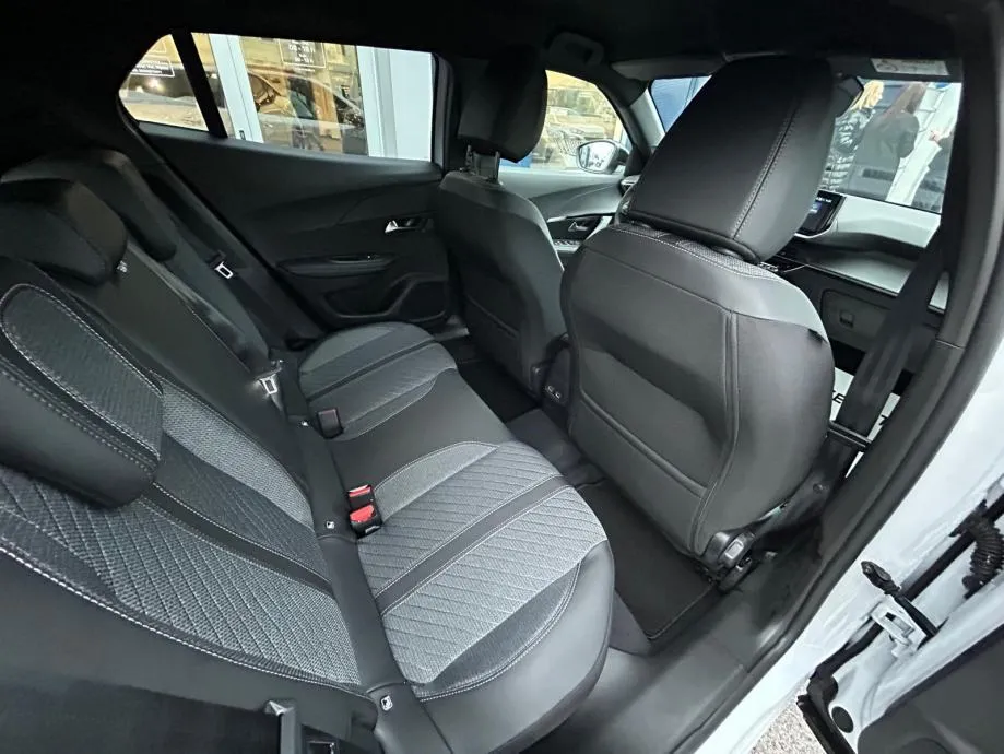 peugeot 2008 allure puretech 100 - slika 11