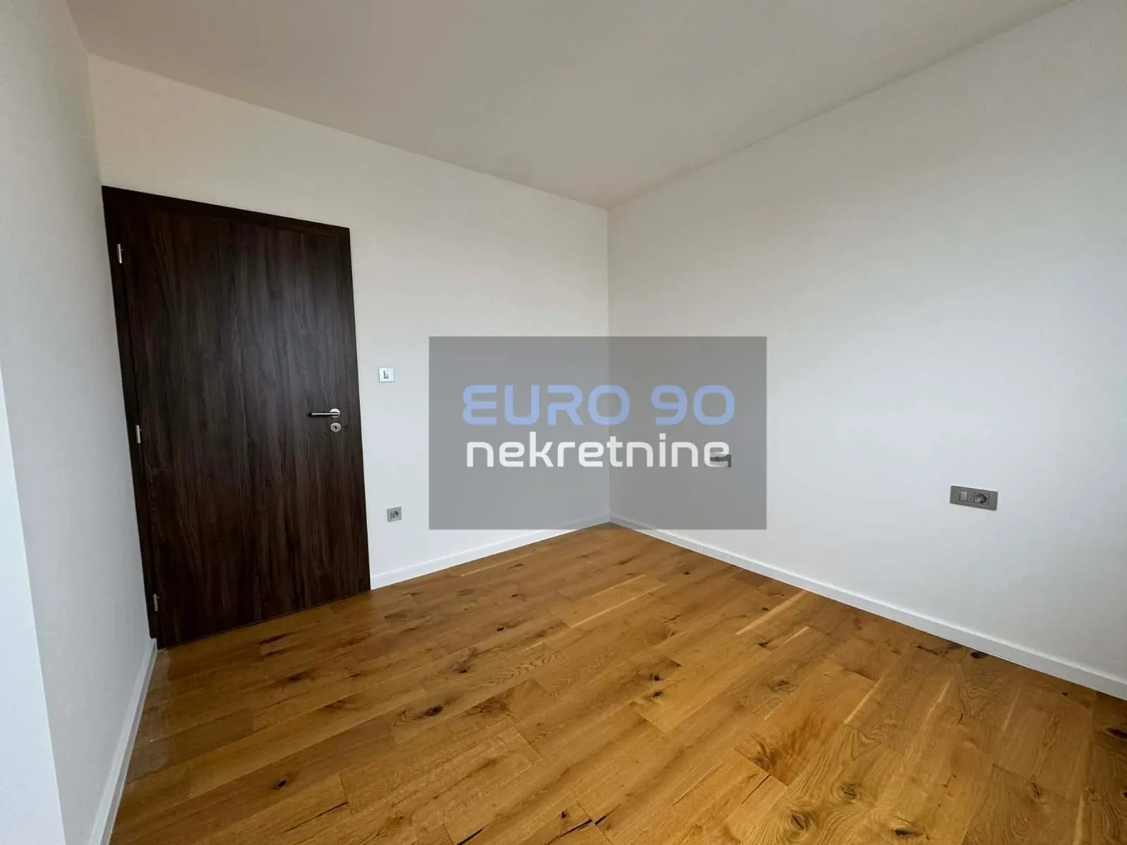 zadar/branimirova obala-renoviran dvosoban stan s liftom,60m2,lokacija - slika 14