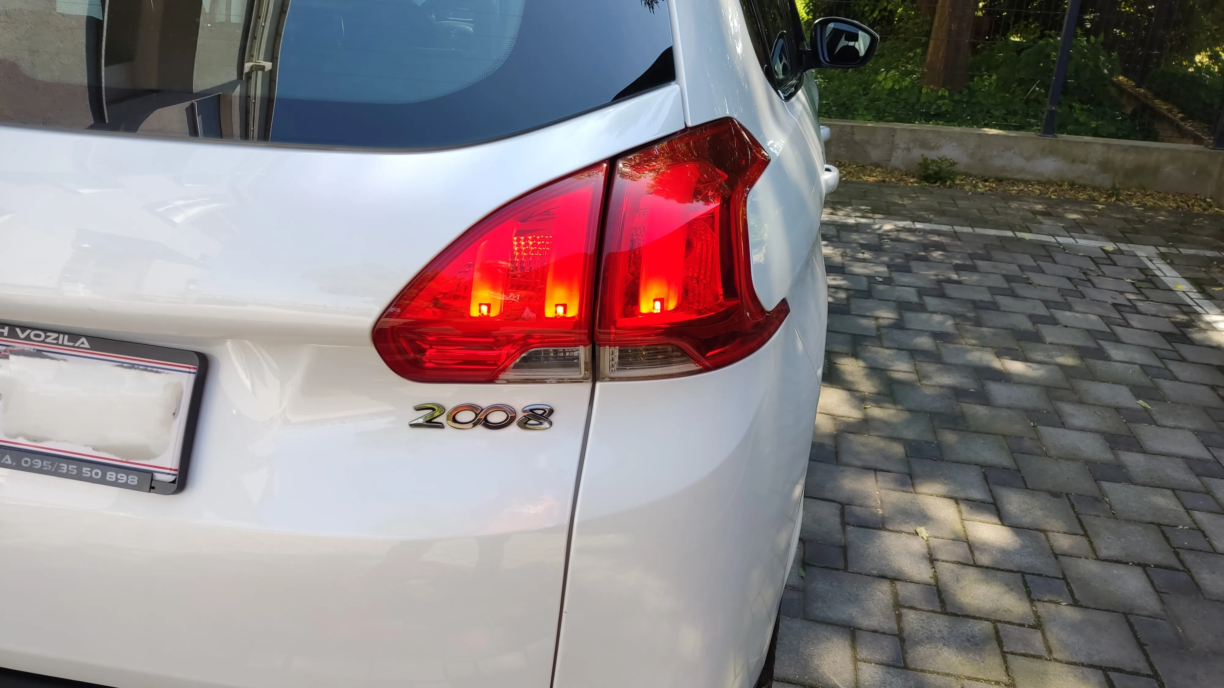 peugeot 2008 1,2 allure - slika 2