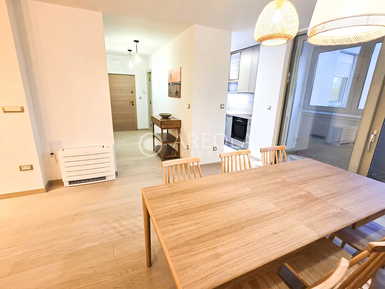 split, pujanke – trosoban stan s 3 lođe, renoviran i novo namješten! - slika 4
