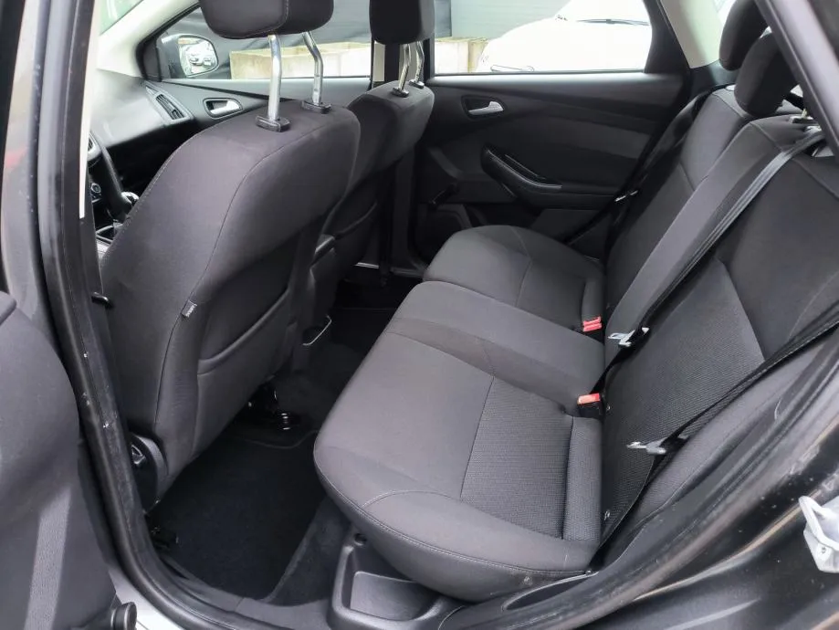 ford focus 1.5 tdci 105 ks, v. servis, jamstvo, reg. 1 godinu - slika 13
