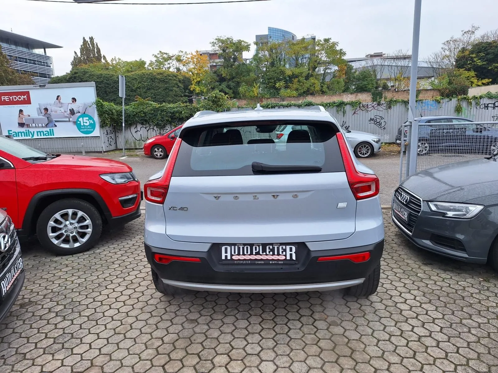 volvo xc40 t4 plug-in hybrid - slika 9