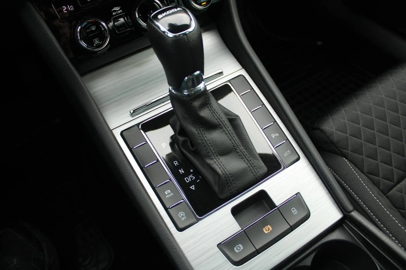 škoda superb 2.0 tdi dsg business *led, navigacija, kamera* - slika 22