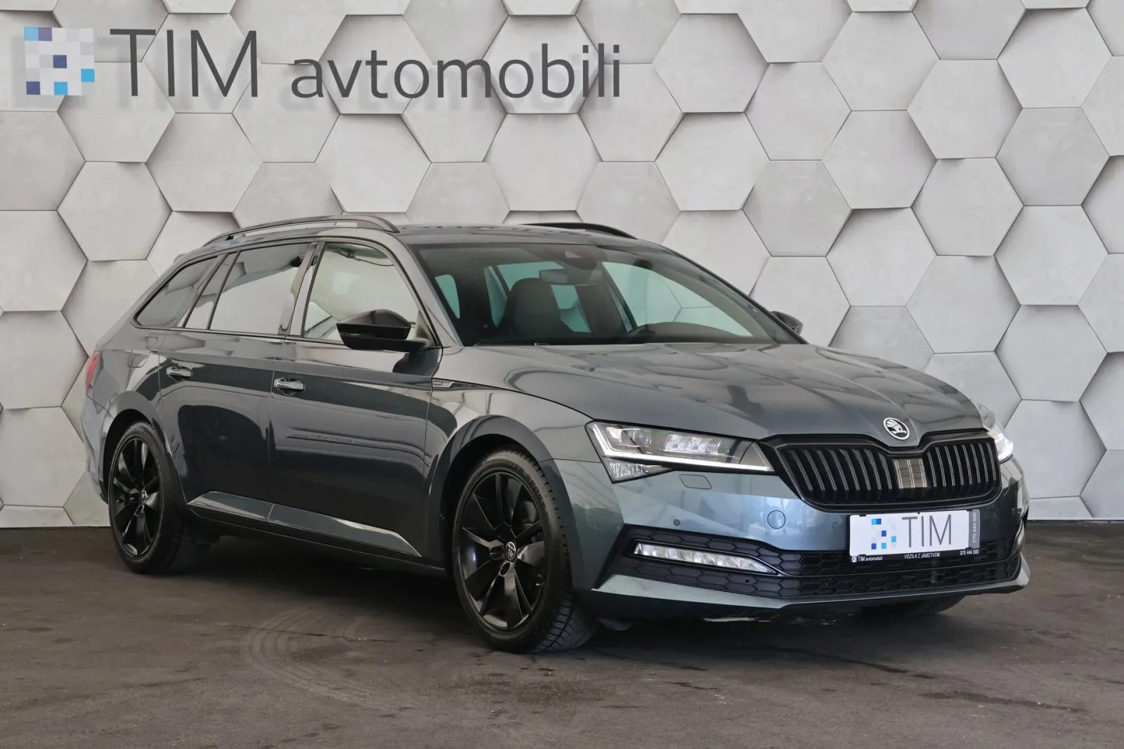 škoda superb combi 2.0tdi sportline matrix virtual radar temp - slika 2