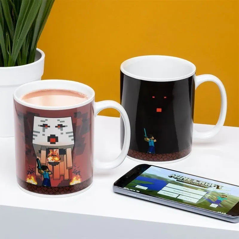 paladone minecraft ‘nether’ šalica koja mijenja boju, 300 ml - slika 4