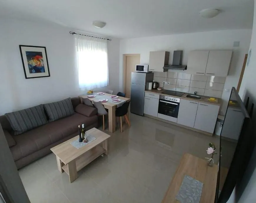 privlaka, lijepa kuća s tri apartmana(123m2), 200 metara do mora - slika 7