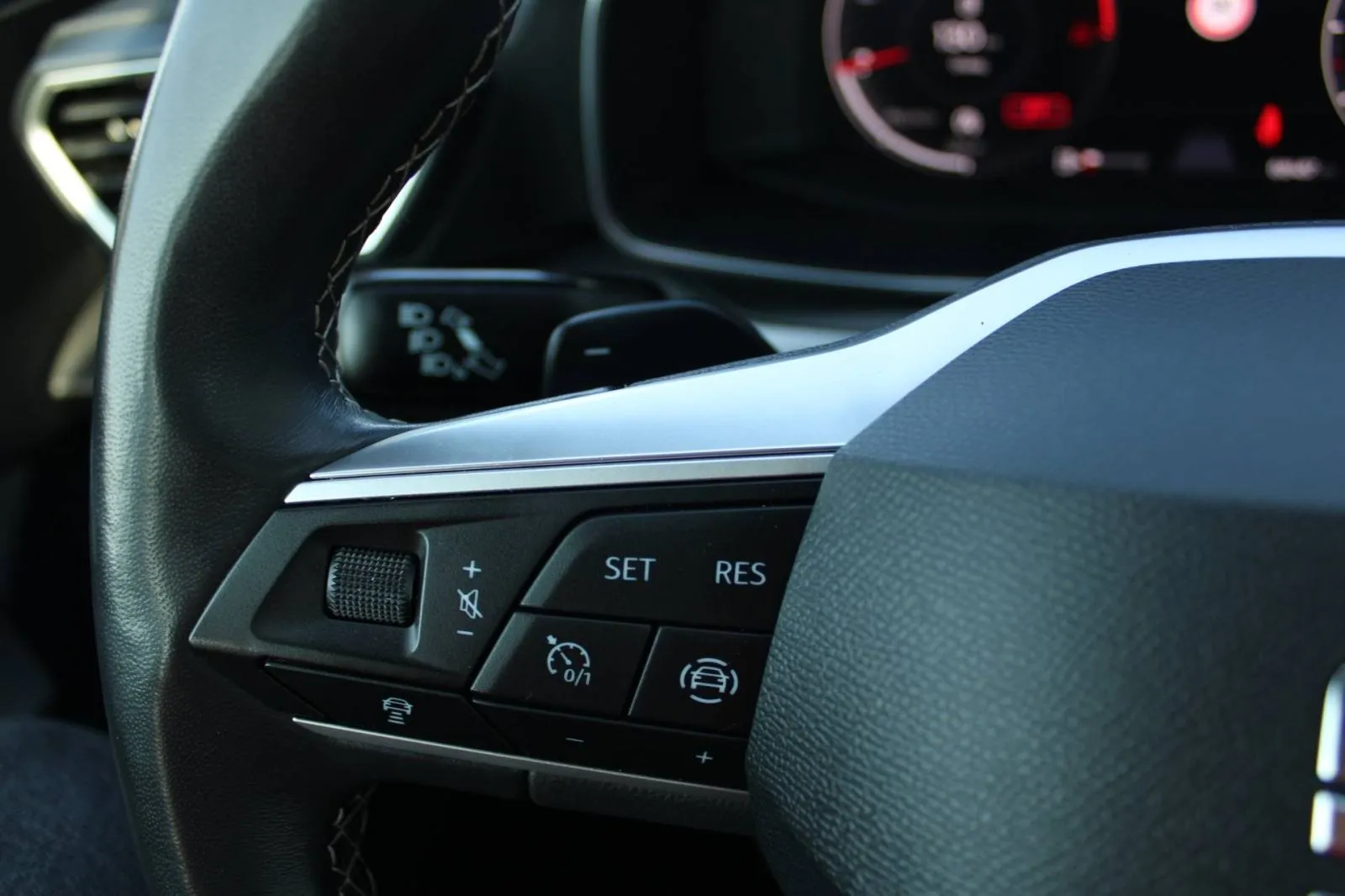 seat leon st 2.0 tdi dsg 150ks *led, navigacija, kamera* - slika 6