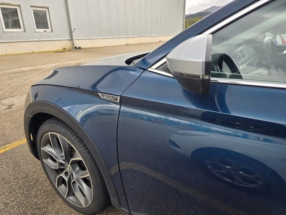 škoda superb combi 2.0 tdi scout 4x4 dsg - slika 9