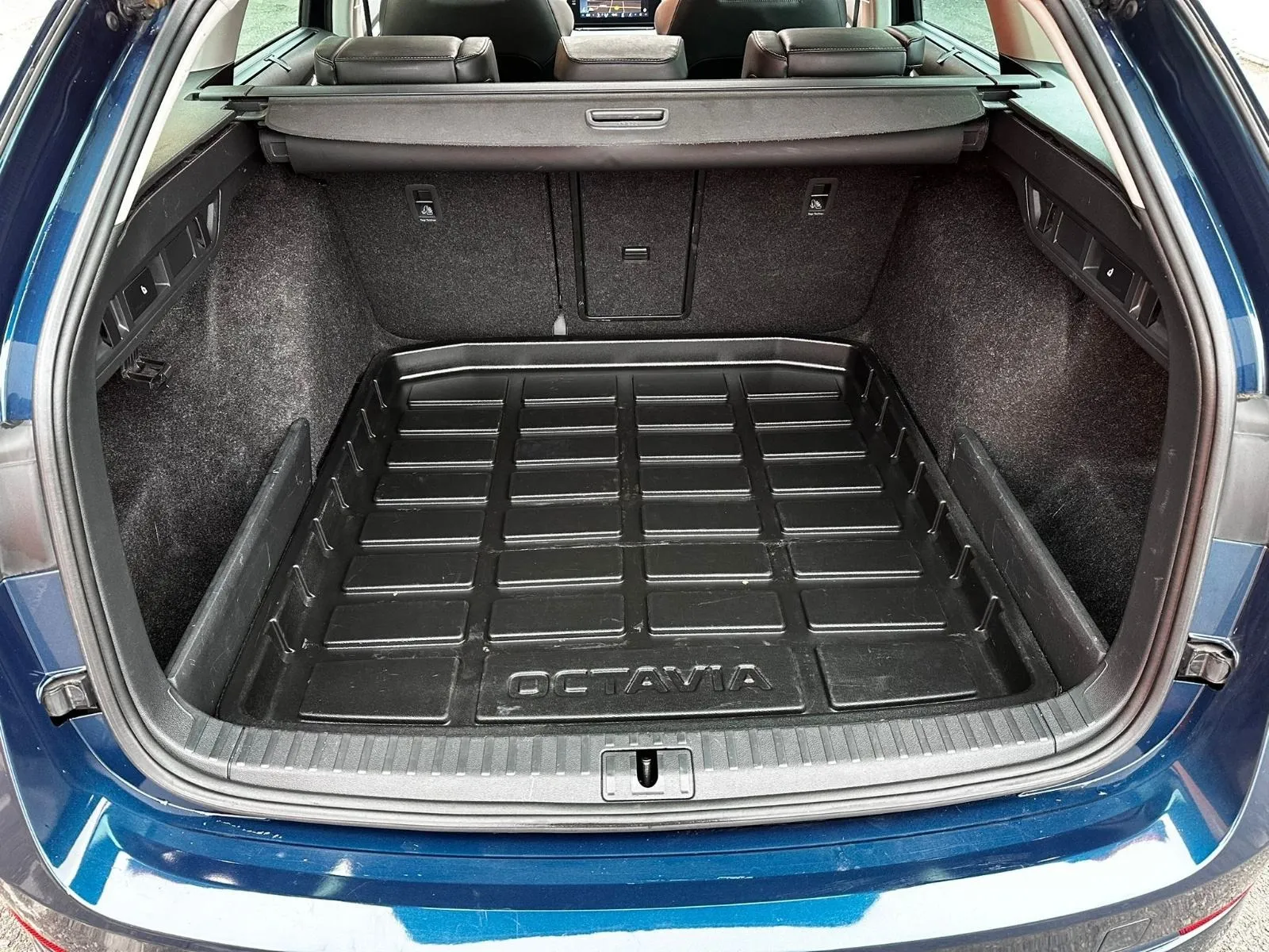 škoda octavia combi 2,0 tdi automatik •2021g•pano•kamera•leasing7god - slika 17
