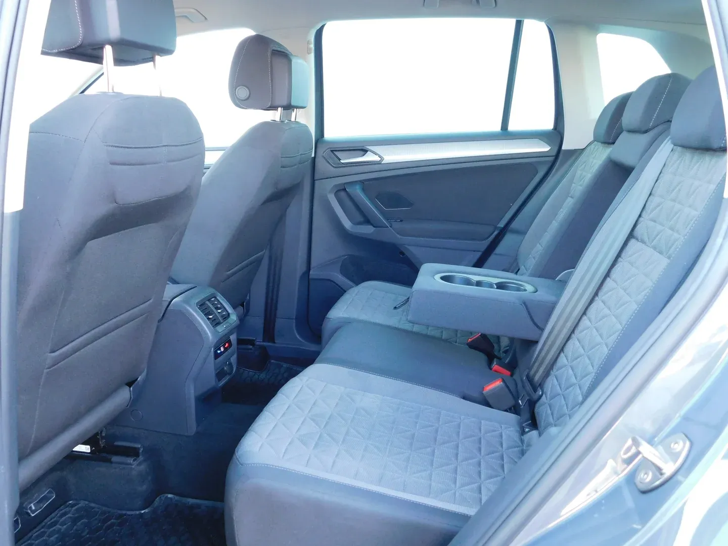 10485 volkswagen tiguan 2.0 tdi dsg life - slika 11