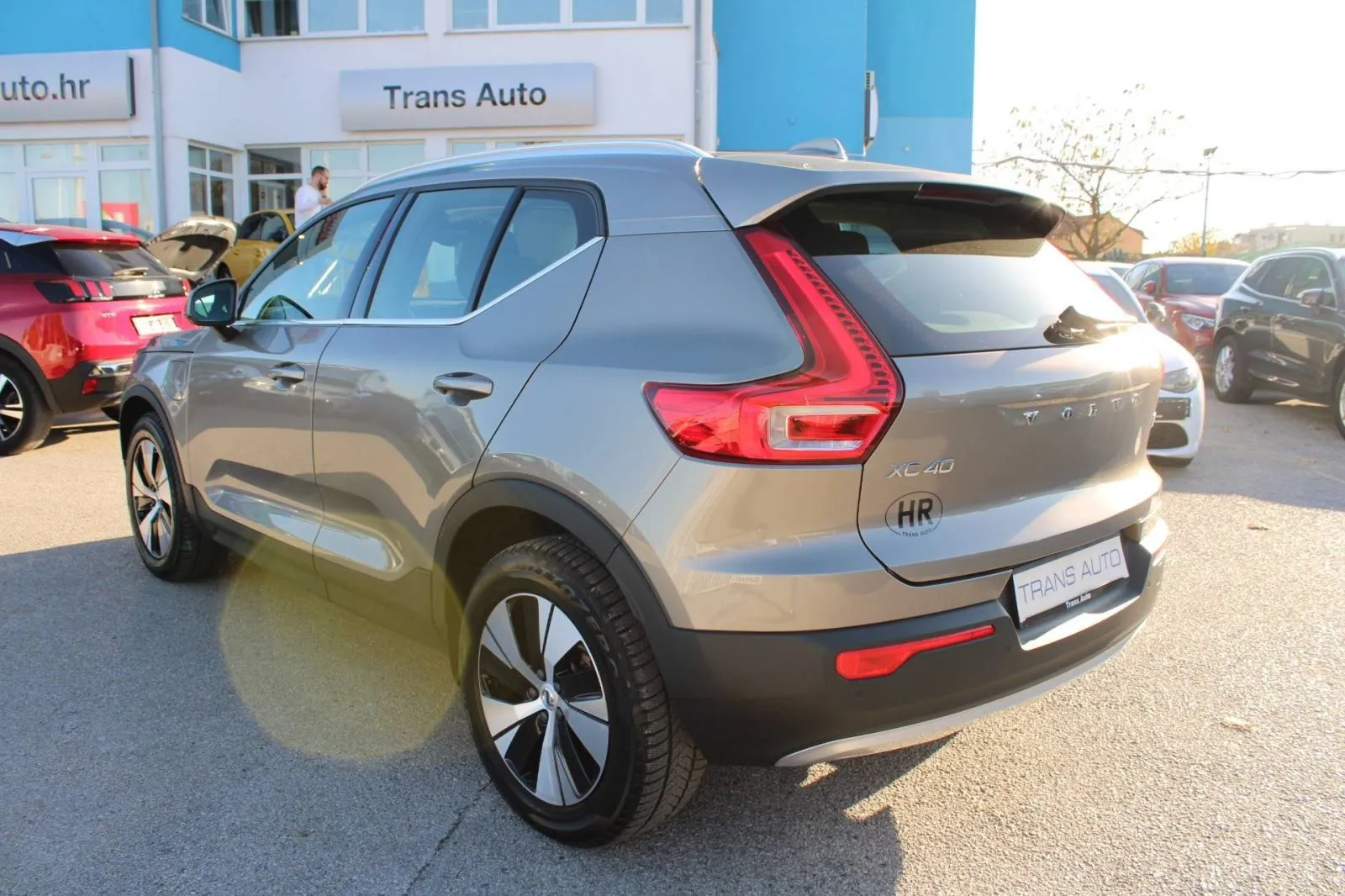 volvo xc40 t5 plug-in hybrid automatik *led, navigacija, kamera - slika 7