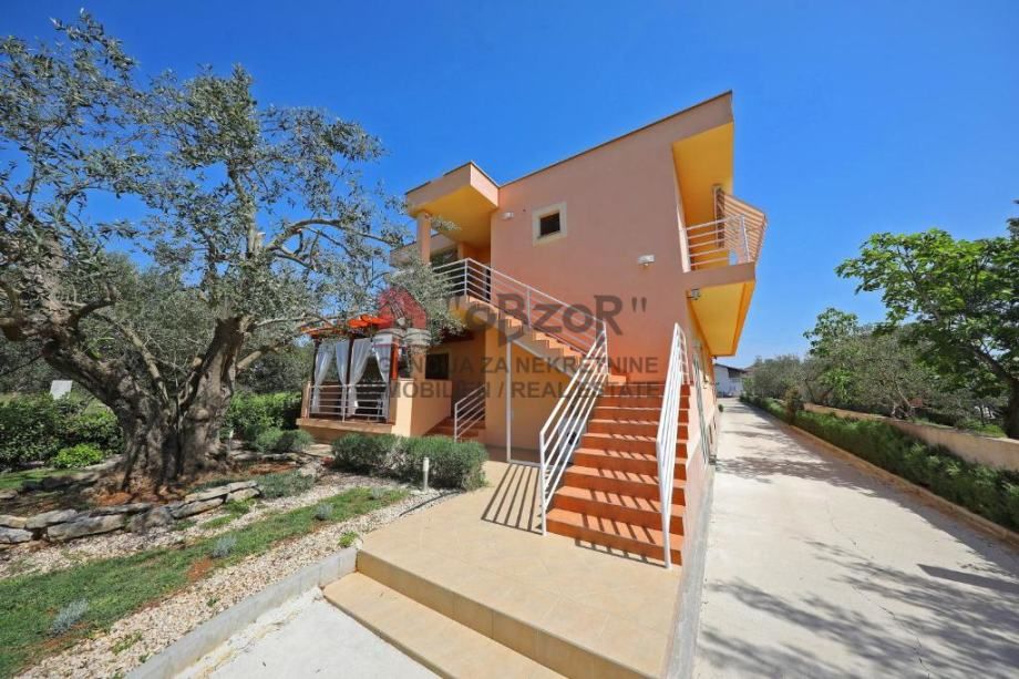 sukošan-apartmanska kuća sa 7 apartmana - slika 3