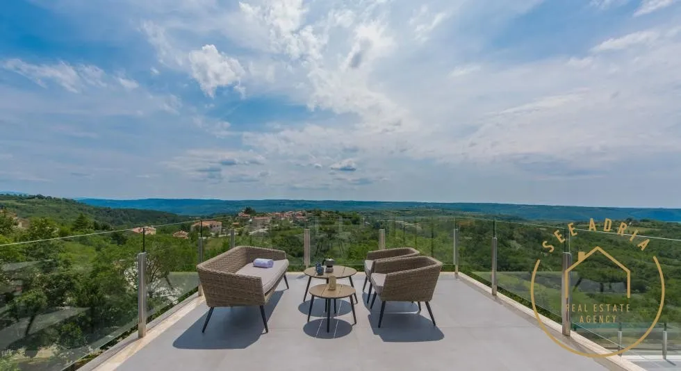 villa sa bazenom i panoramskim pogledom - slika 28