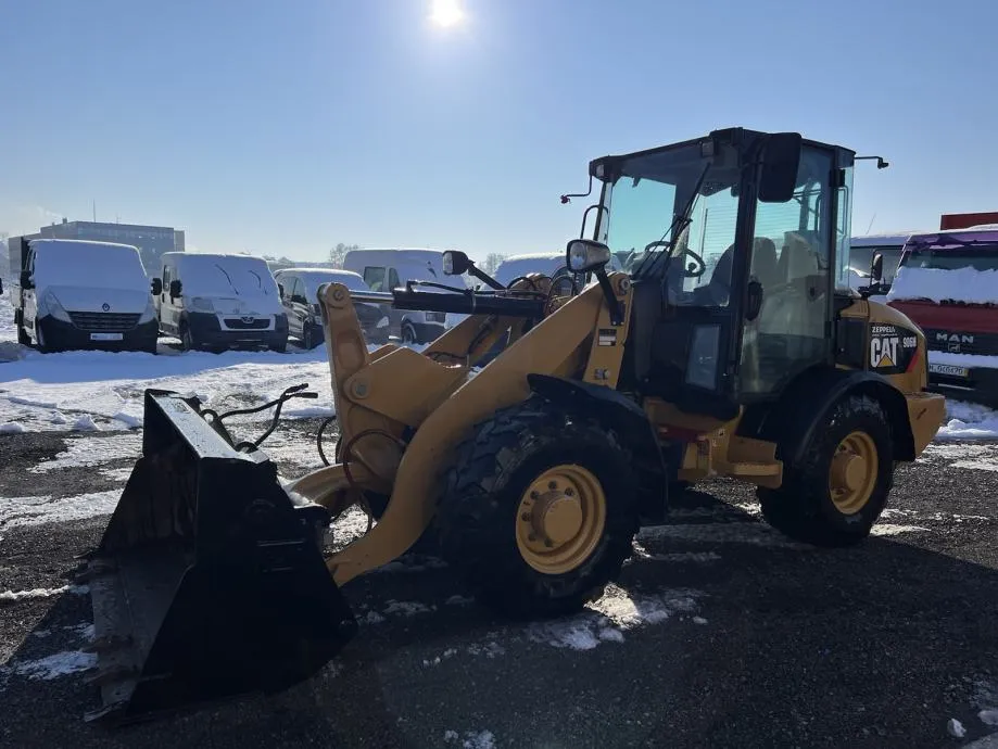 utovarivač cat 906h - slika 4