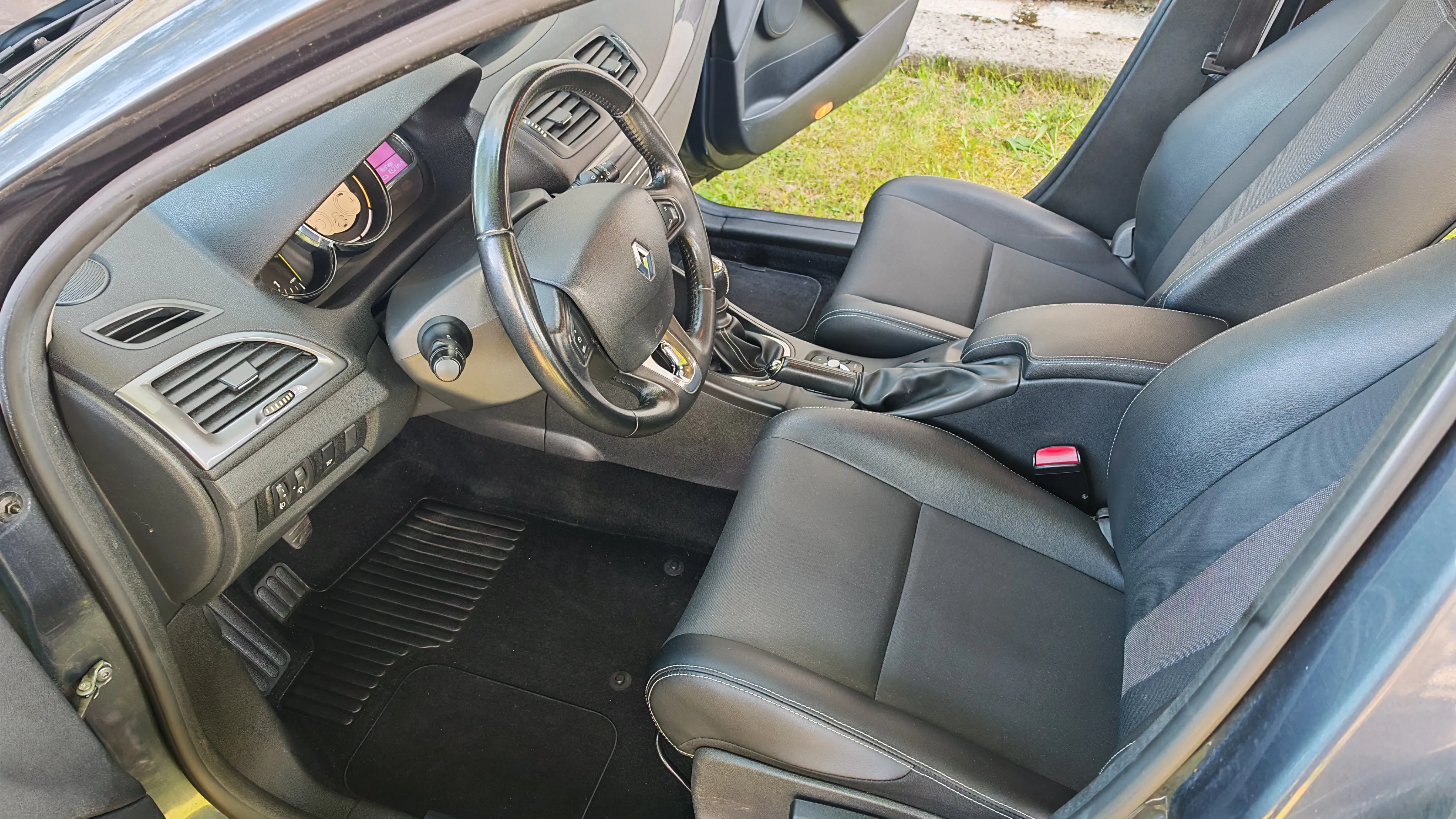 renault megane grantour 1.5 dci 2015 g. - slika 9