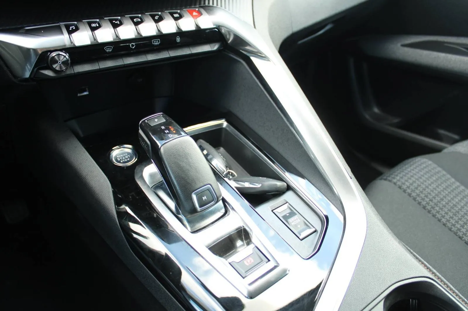 peugeot 5008 1.2 puretech automatik 7 sjedala *led, navigacija, kamera - slika 17