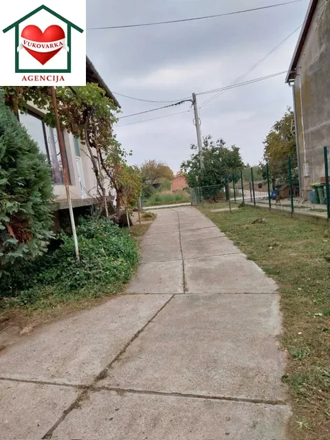 65. vukovar, sotin v. nazora 58, kuća s 2 stana 308 m2, 3 garaže 61m2 - slika 21