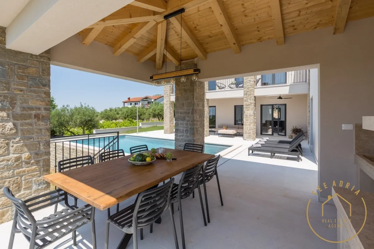 elegantna vila okružena zelenilom, buje - slika 14