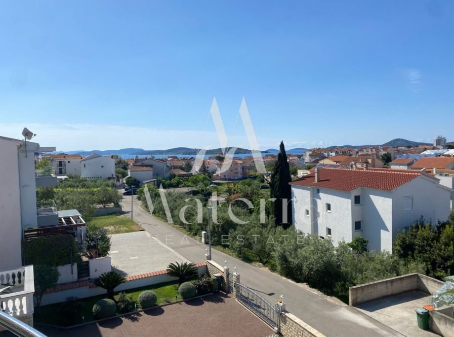 vodice, stan 81,85m2 na 2. katu sa 3 sobe, terasa pogled na more - slika 5
